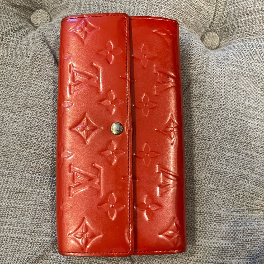 Authentic Louis Vuitton Vernis wallet
